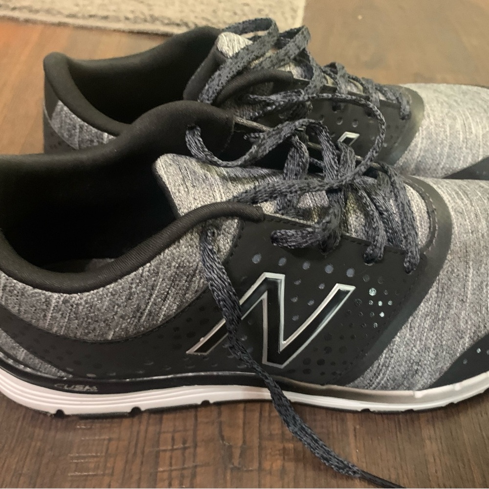 Women’s 10.5 New Balance shoes